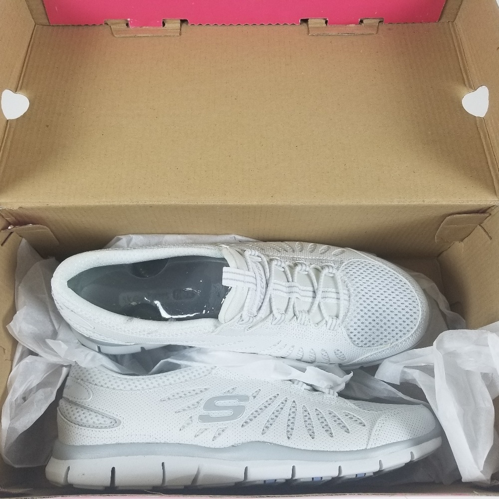NIB Skechers Flex Woman's 7M Shoe's #EP